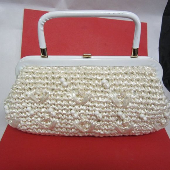 VINTAGE 50'S IVORY CROCHETED STRAW SMALL BAG W/METAL PAINTED HANDLE , VERY RETRO - Picture 2 of 11